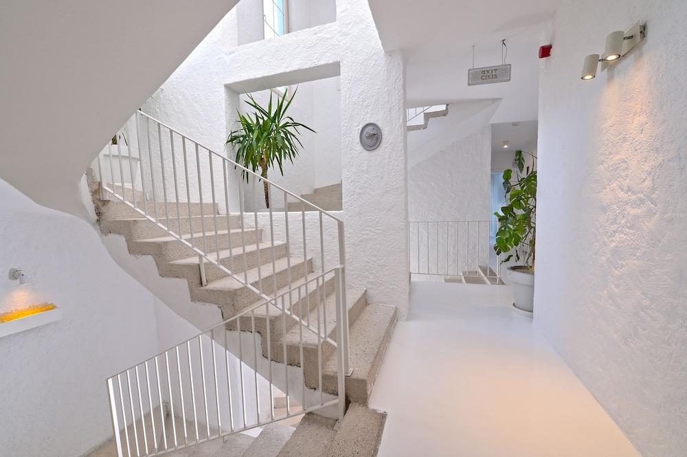 Peremere Alacati Hotel 10/50