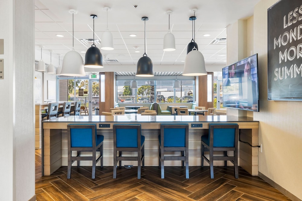 Fairfield by Marriott Inn & Suites San Francisco Airport Oyster Point Area 34/46