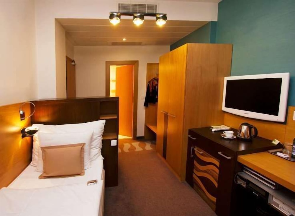 Danubia Gate Hotel 31/70