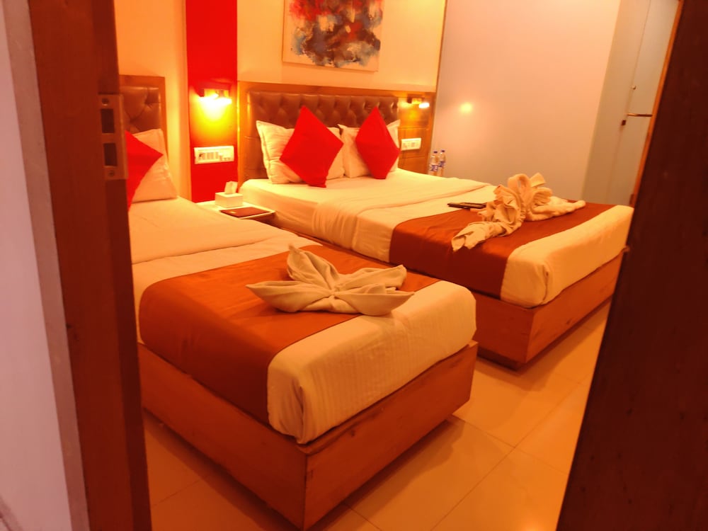 Hotel Grandeur Mumbai 7/23