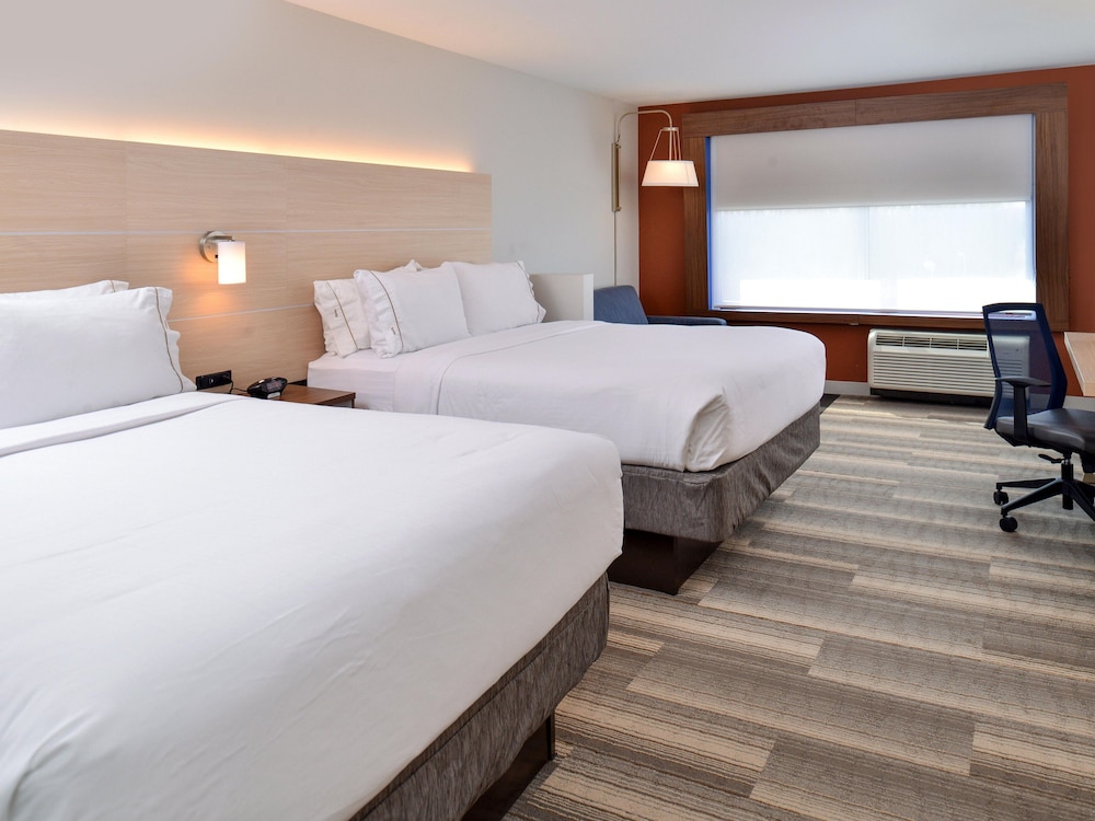 Holiday Inn Express and Suites Brighton 17/60