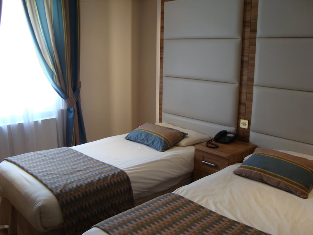 Royal Eagle Hotel 28/66