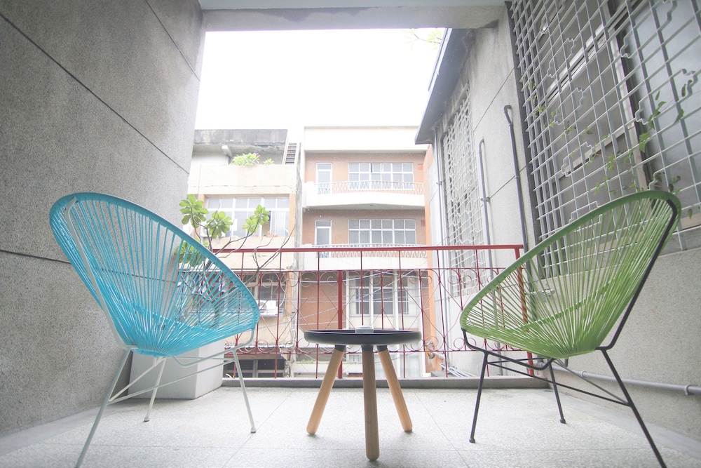 With inn Hostel 27/50