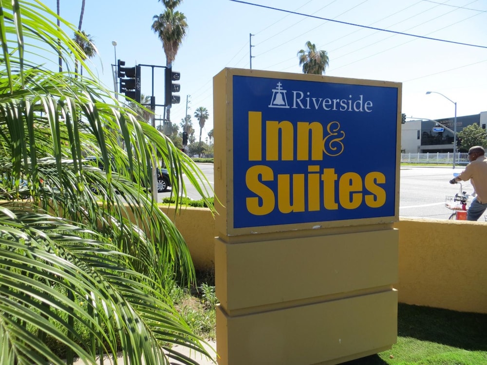 Riverside Inn & Suites 36/56