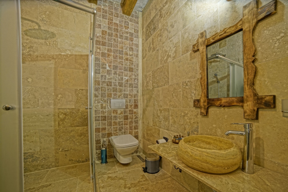 Risus Cave Suites 45/55