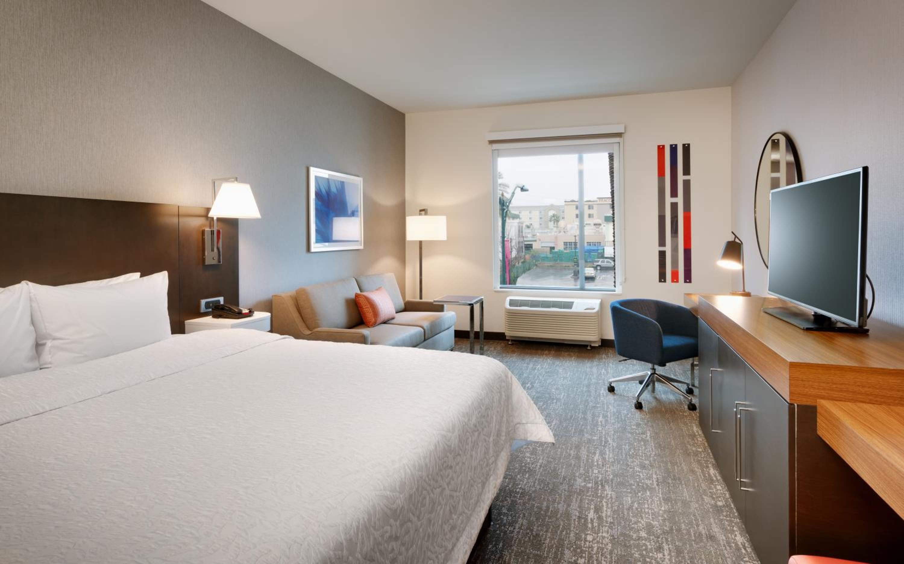 HAMPTON INN SUITES ANAHEIM RESORT CONVENTION CENTER in ANAHEIM - CA