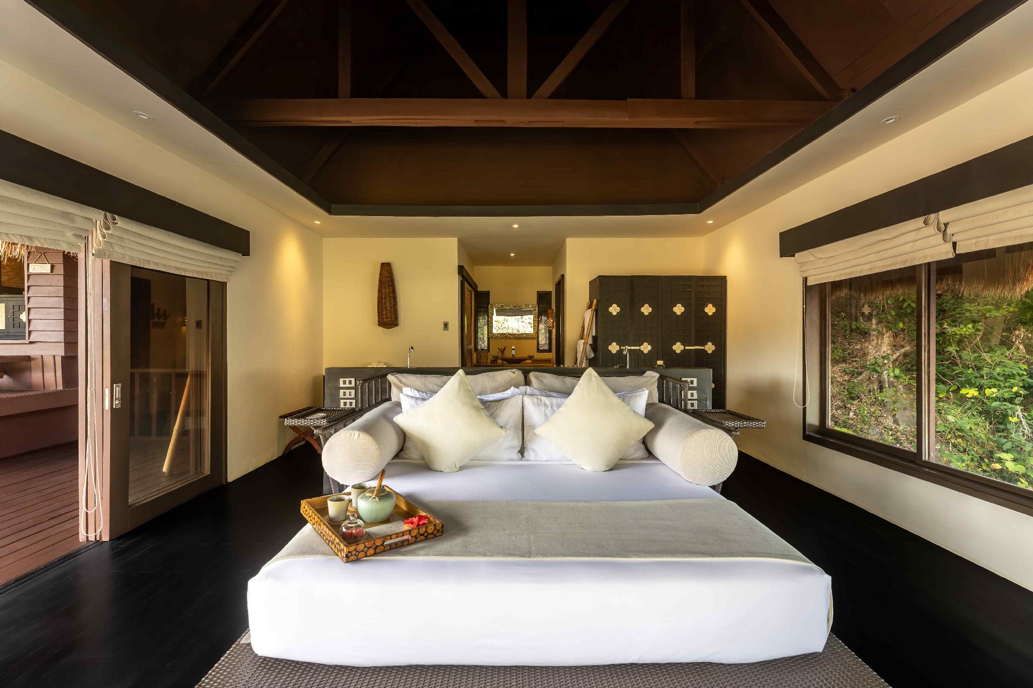 Pool, Sunrise, Villa, King and Queen Bed