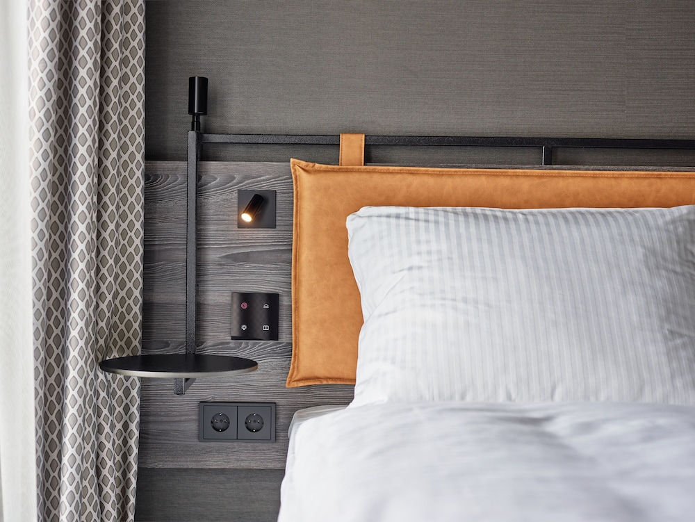H2 Hotel Saarbrucken 18/30