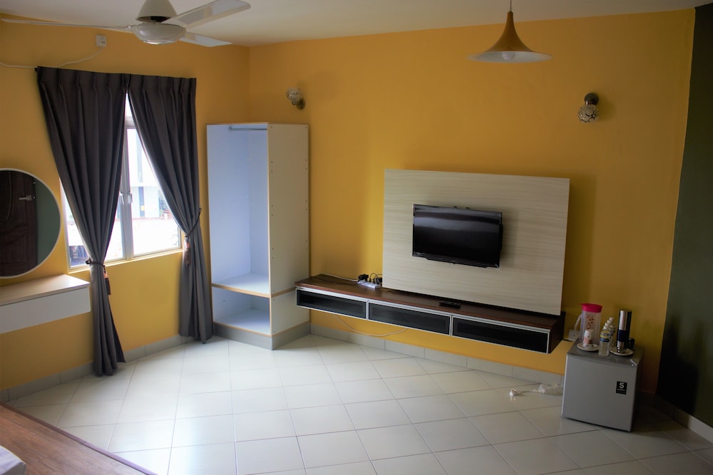 Aeon Tebrau Homestay & Hotel 50/62