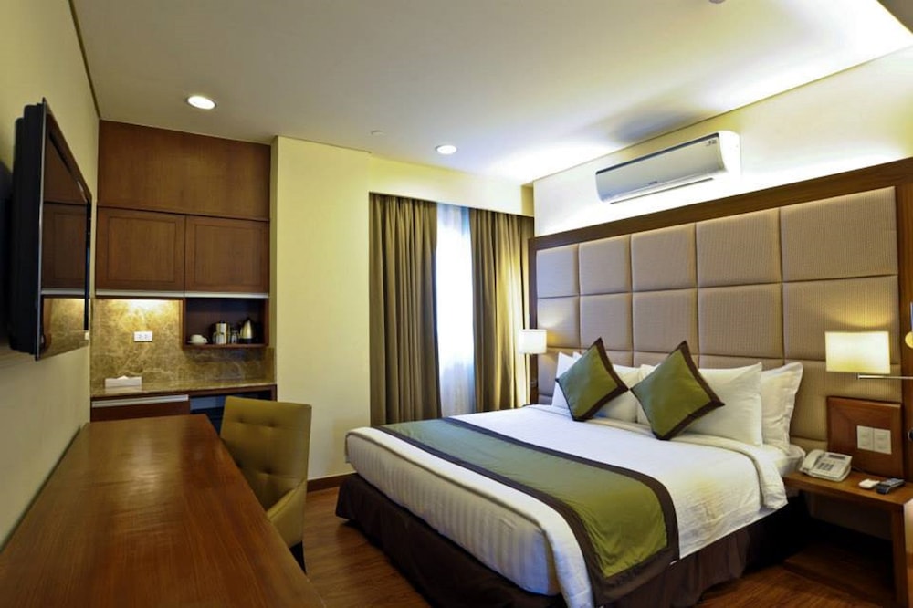 SAN TOMAS SUITES 6/29