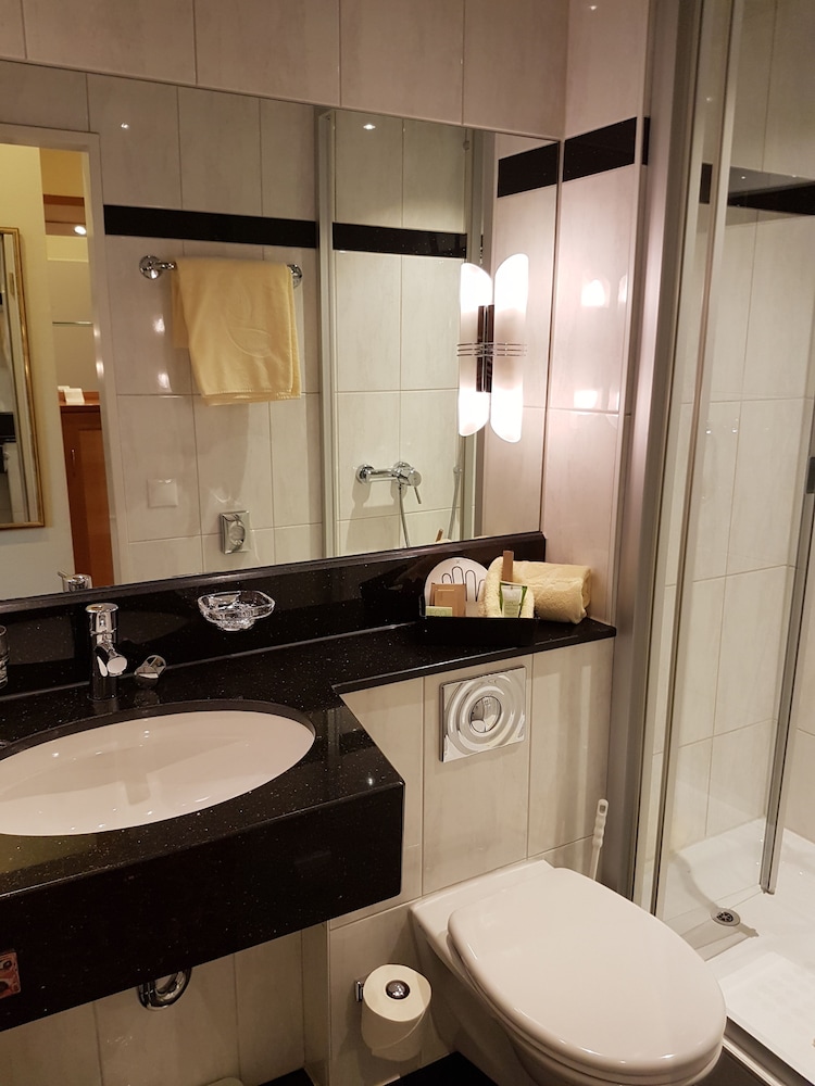 Gaia Hotel 74/75