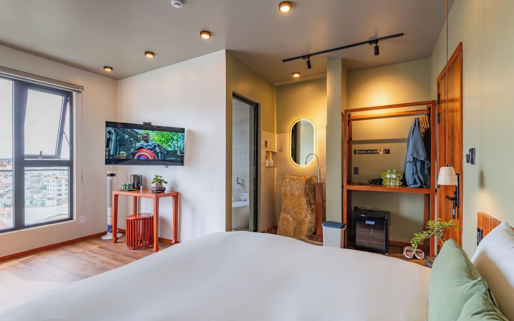 DELUXE, DOUBLE BED