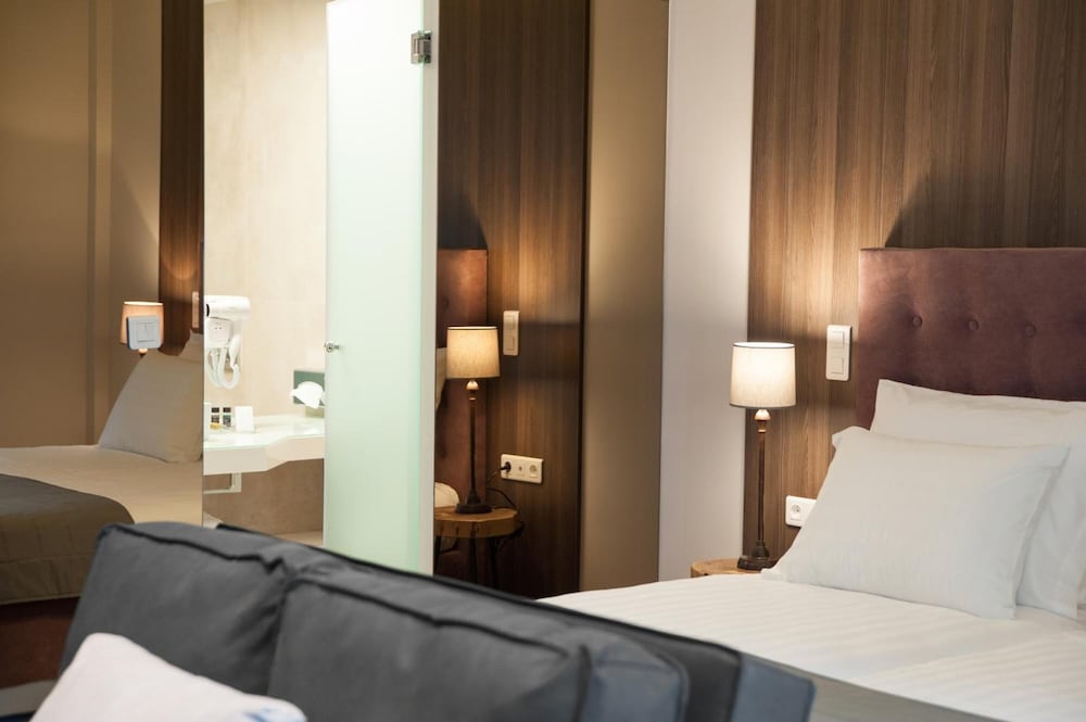 Athens Platinum Rooms and Suites 13/57