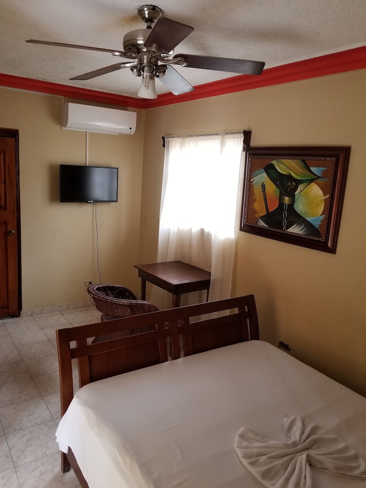 Daniella Inn Hotel 4/6