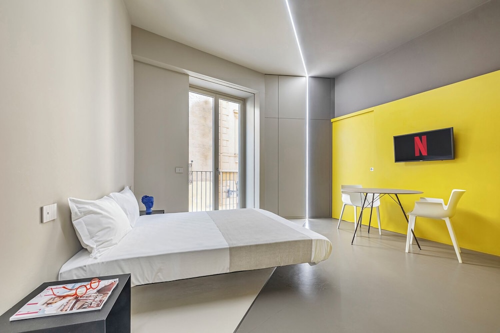 Five Place Design Suite & Apartments 25/58