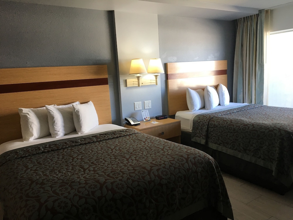 Deluxe, Studio, Suite, King Bed, Partial Ocean View, Hot Tub