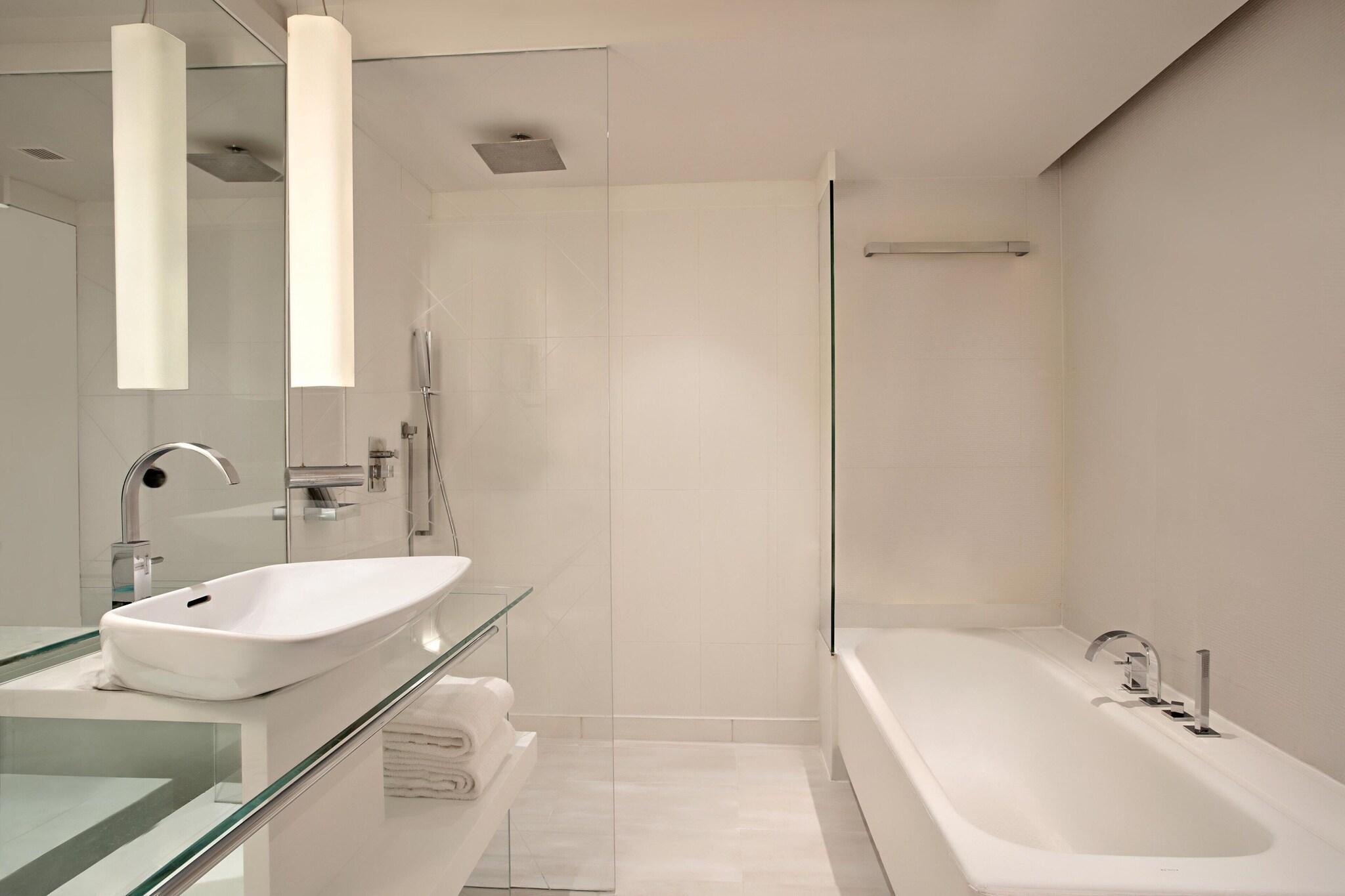 غرفة بريميير بسرير كينج، Le Meridien Gurgaon 6/10