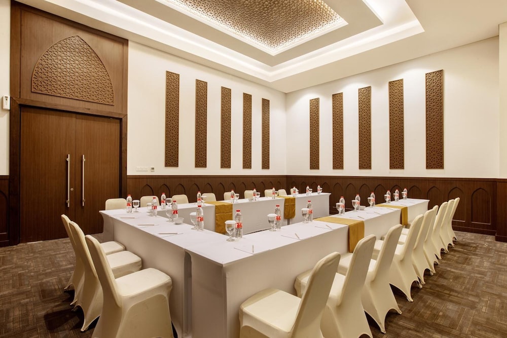 Hotel Santika Gresik 42/55