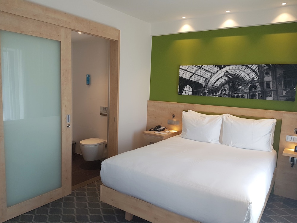 ROOM, KING BED, ACCESSIBLE