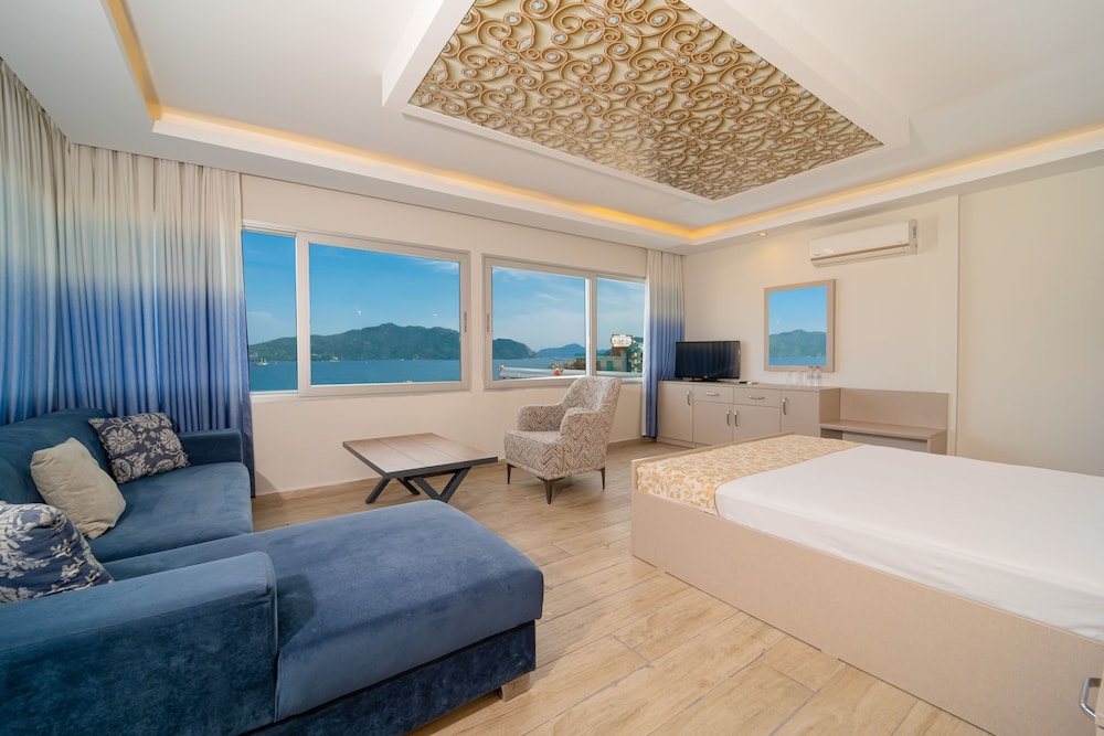 MODA BEACH HOTEL 37/57
