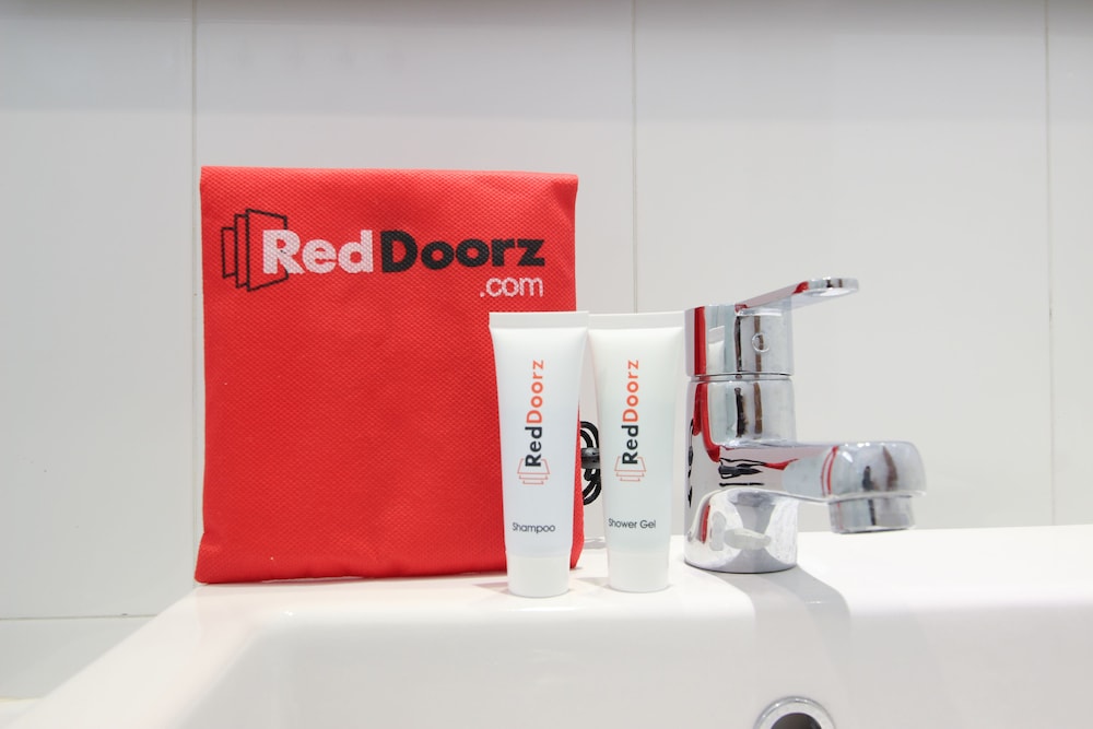Reddoorz Plus Near Alun Alun Selatan 2 19/32
