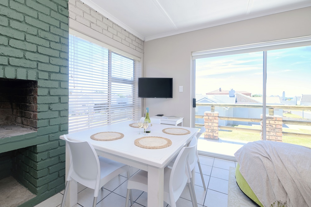 Land's Edge Struisbaai 27/33