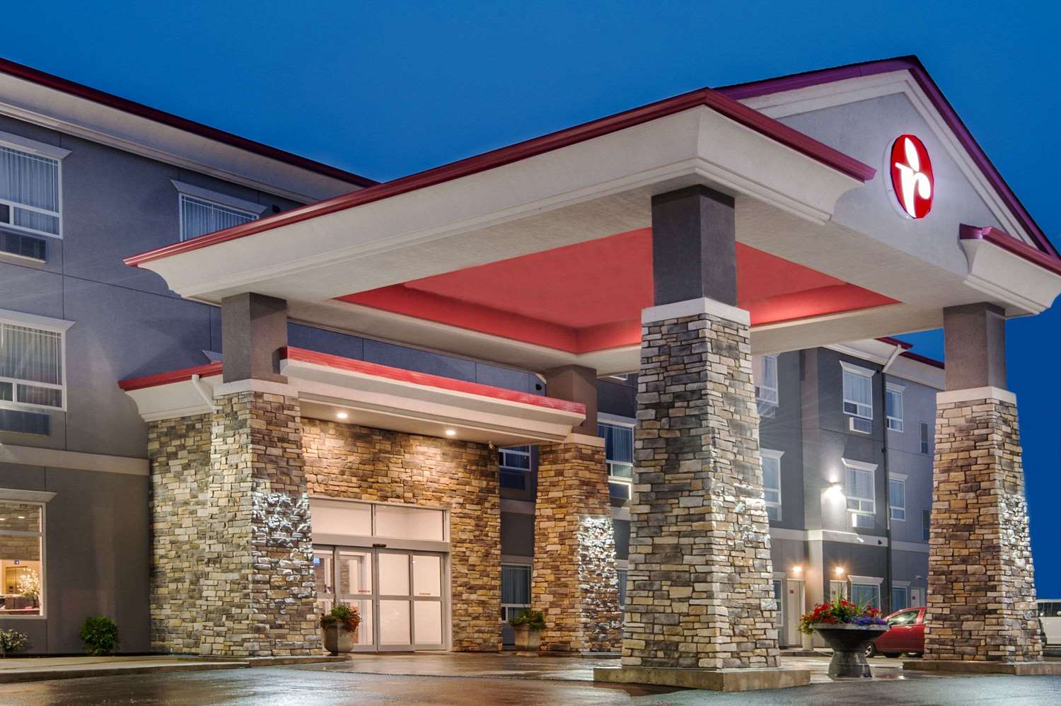 Ramada by Wyndham Moose Jaw 1/10