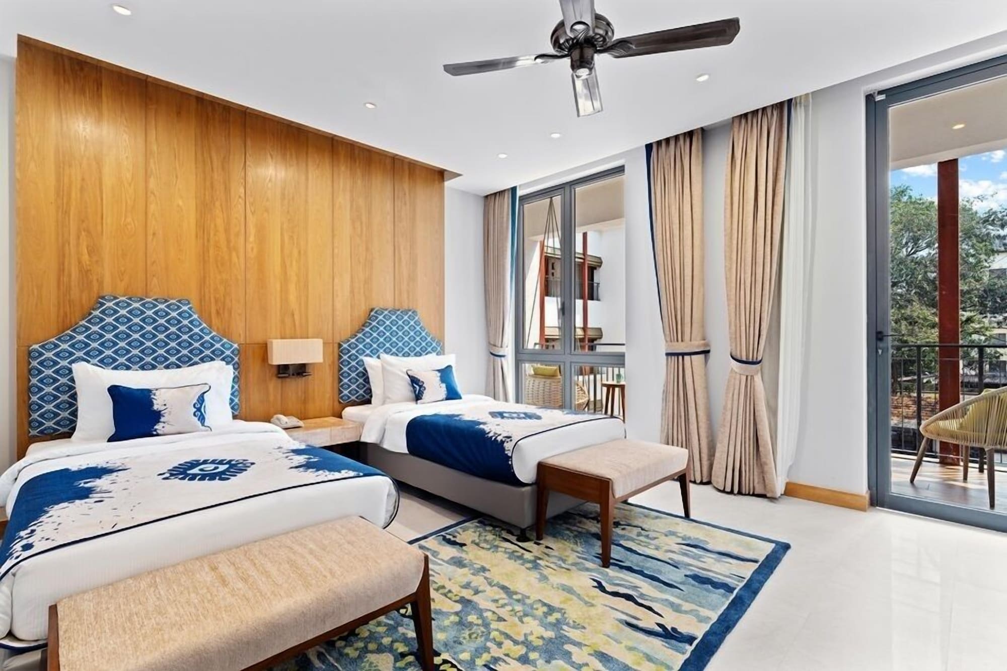 JUNIOR SUITE, TWIN BEDS, CITY VIEW