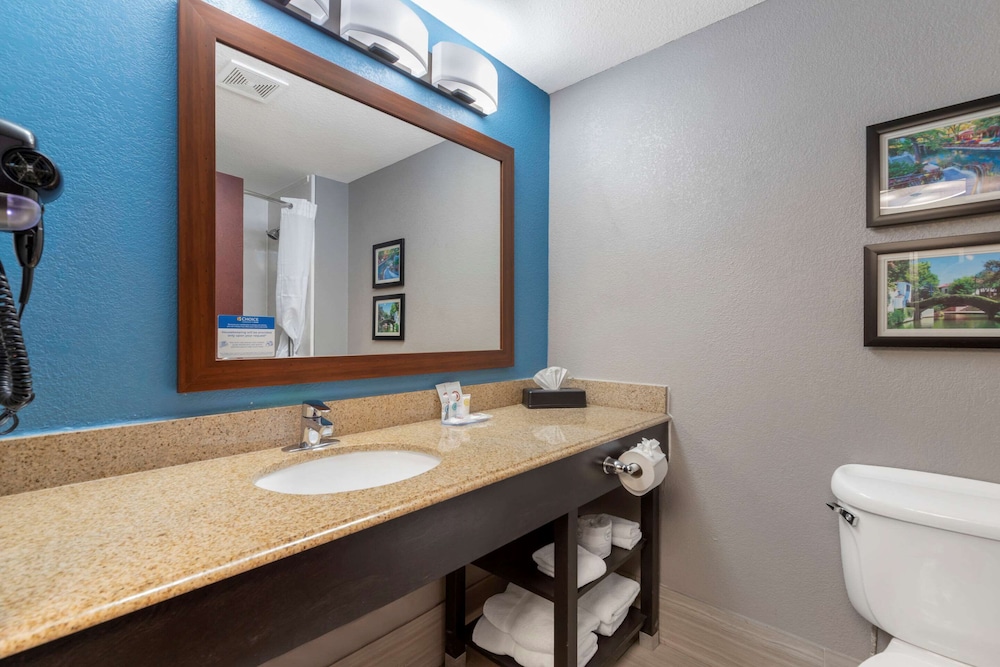 Comfort Inn And Suites Near Medical Center 55/56