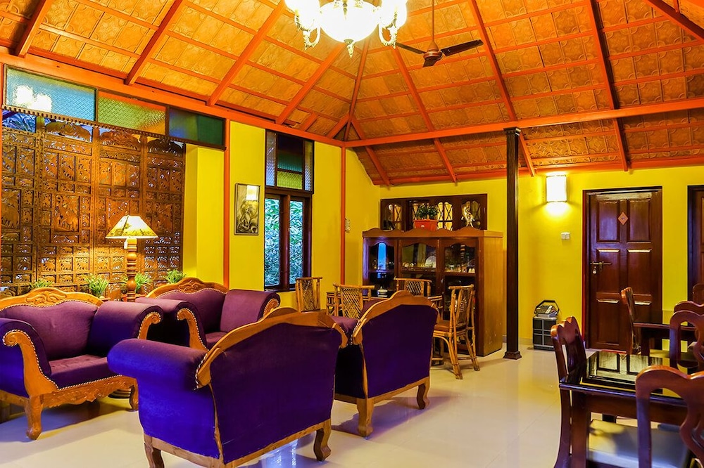 CHIRAMEL RESIDENCY FORTKOCHI 32/54