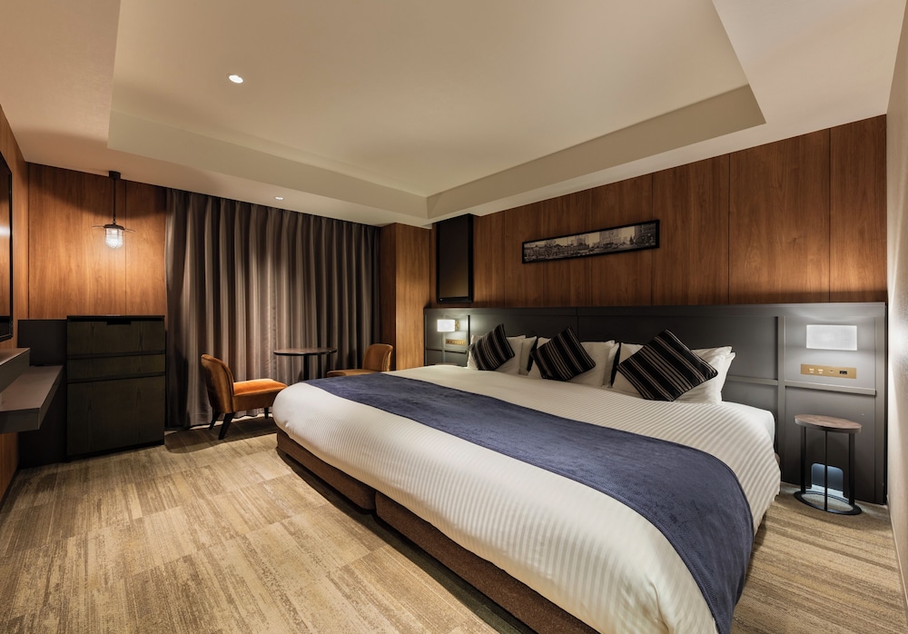 SUPERIOR, KING BED