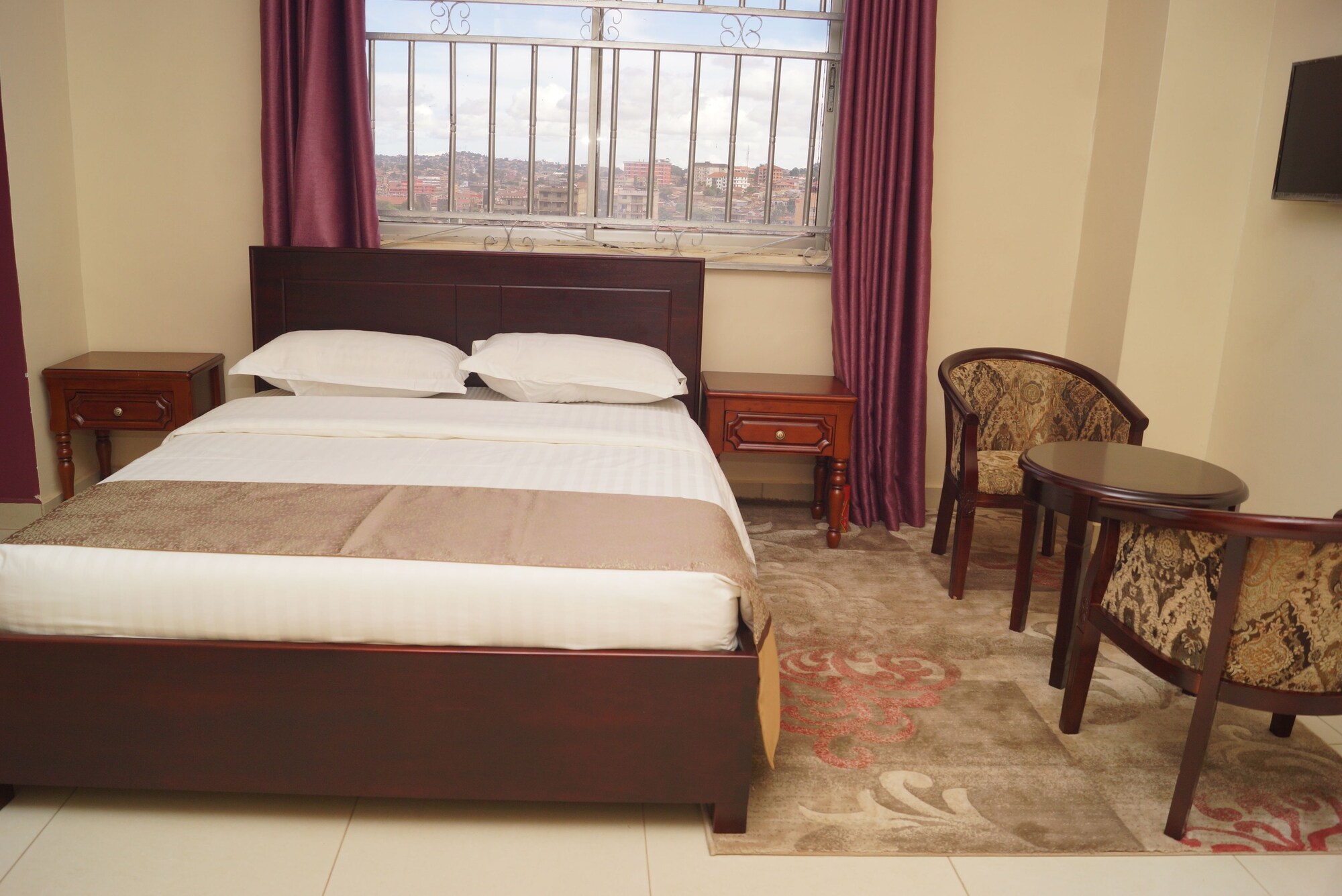 DELUXE, DOUBLE BED