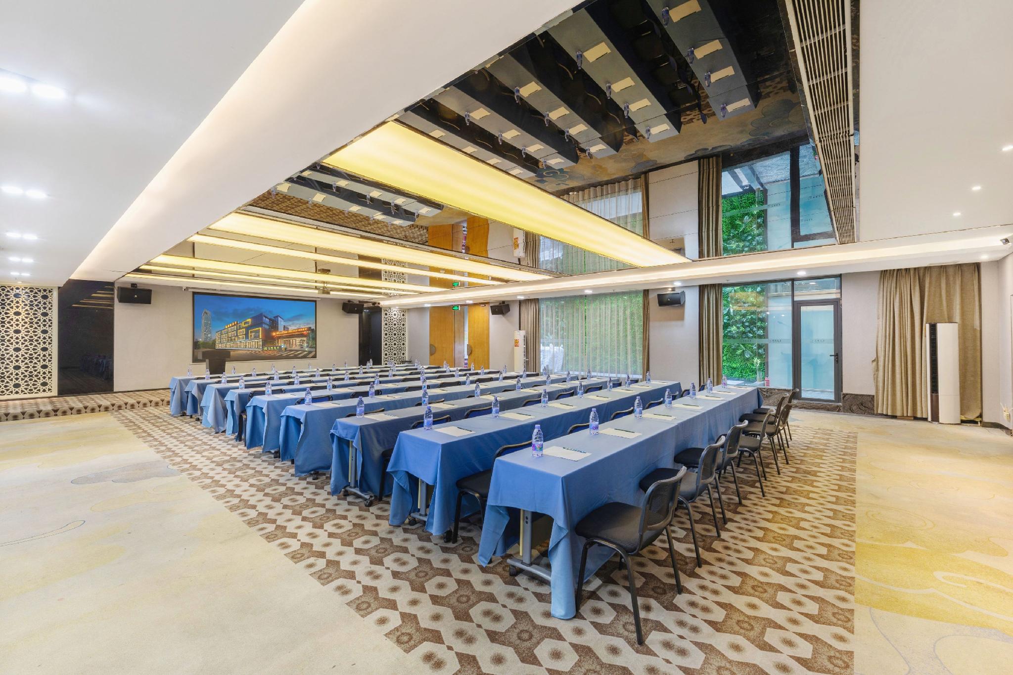 Yunzhu No.1 Hotel (Guangzhou Olympic Sports Center, Tianhe Zhucun Metro Station Branch) 12/24