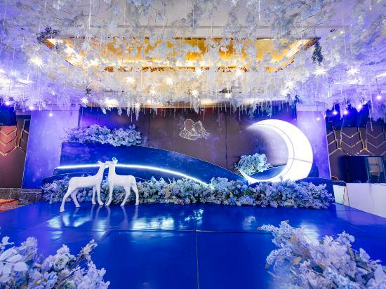 Galactic Garden International Hotel 32/32