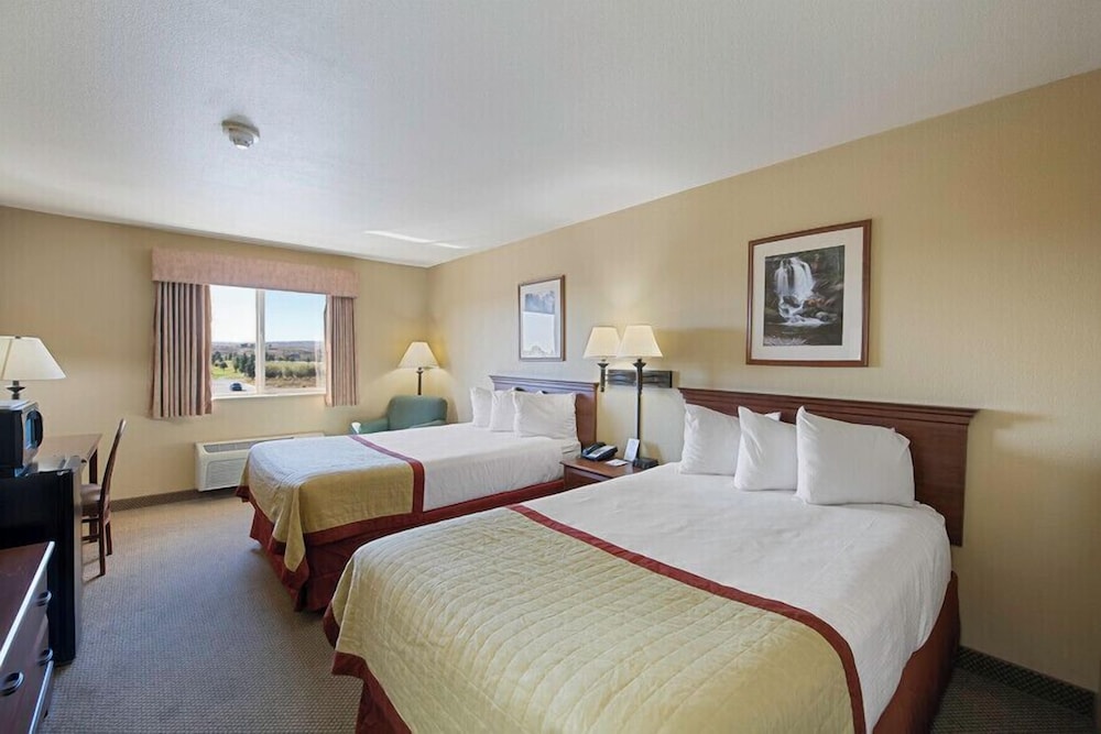 Pinedale Hotel & Suites 20/50
