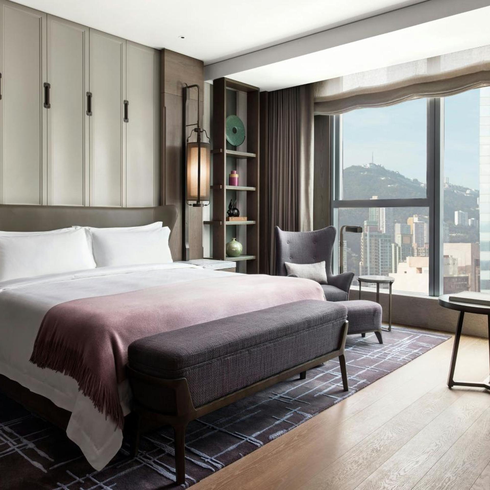 غرفة ديلوكس بسرير كينج بإطلالة على المدينة، The St. Regis Hong Kong 3/6