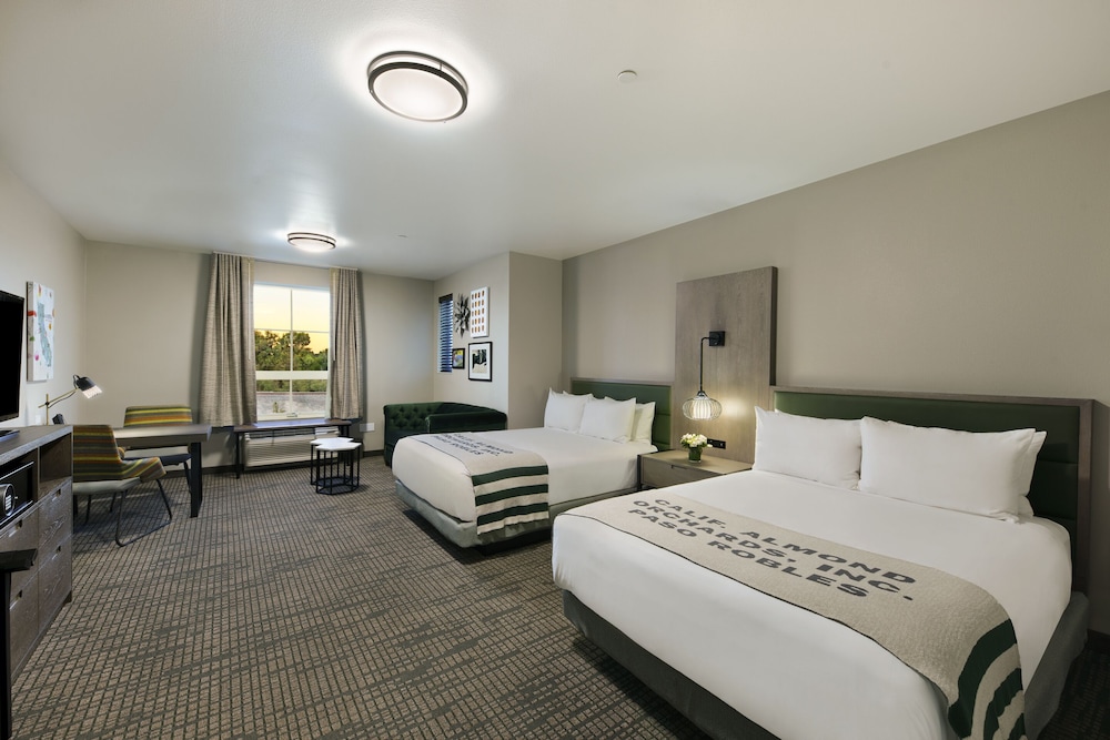 Oxford Suites Paso Robles 9/54