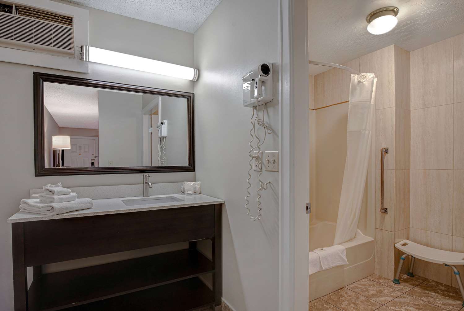 Days Inn By Wyndham Vernon 30/31