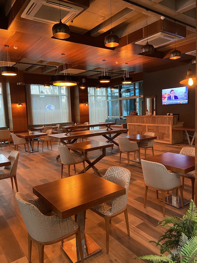 Discovery Hotel 57/69