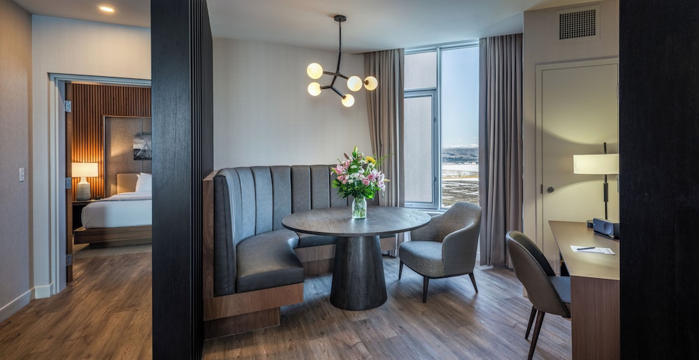 Grey Eagle Resort 53/80