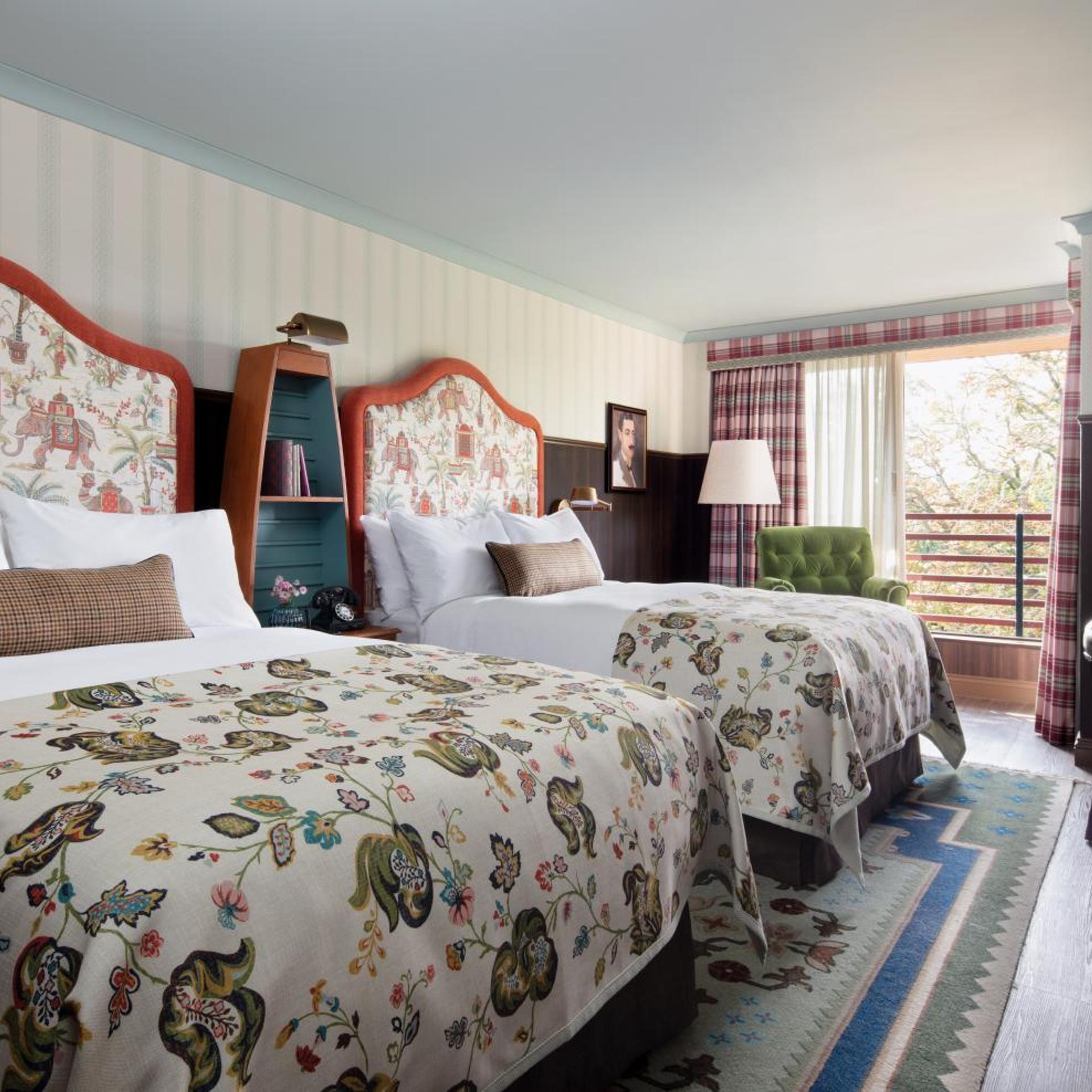 GRADUATE, DELUXE, 2 DOUBLE BEDS