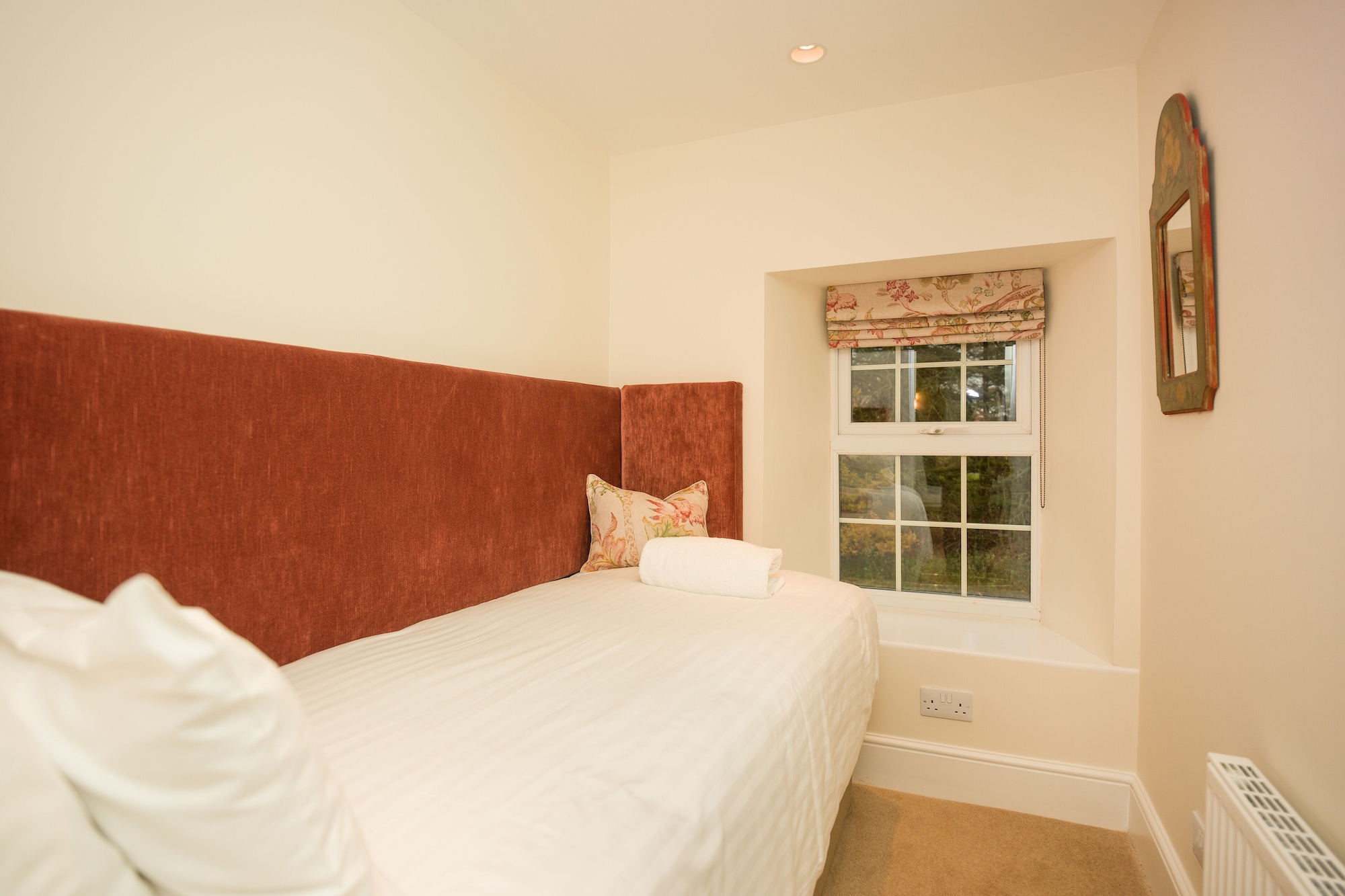 Cottage, 1 King and 1 Single Beds, Sofa