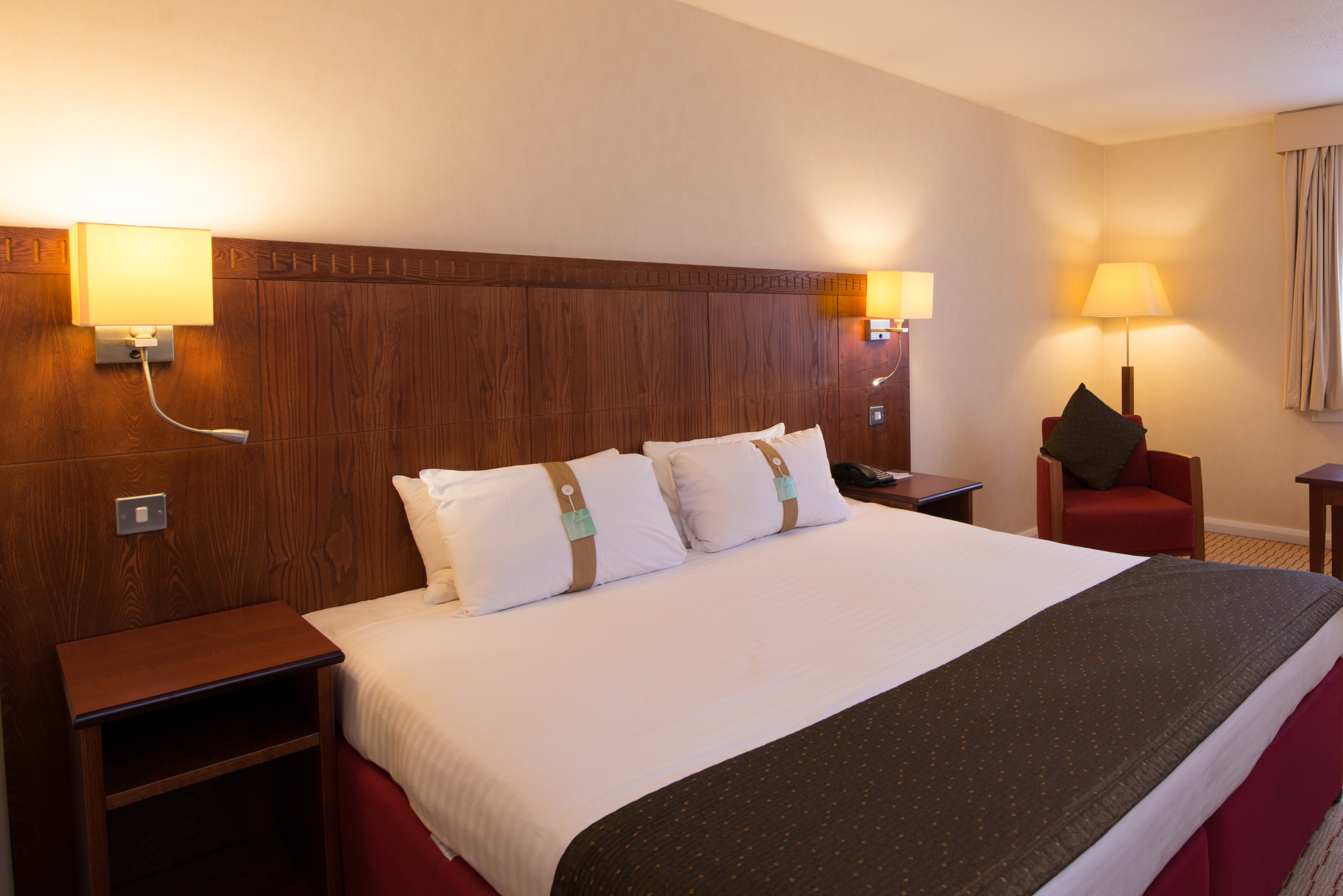HOLIDAY INN NORTHAMPTON 16/50