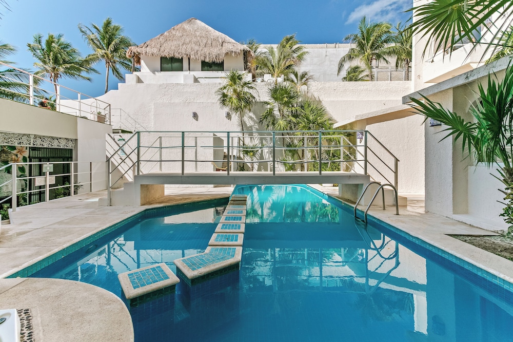 Luciana Hotel & Beach Club by Kavia 6/76