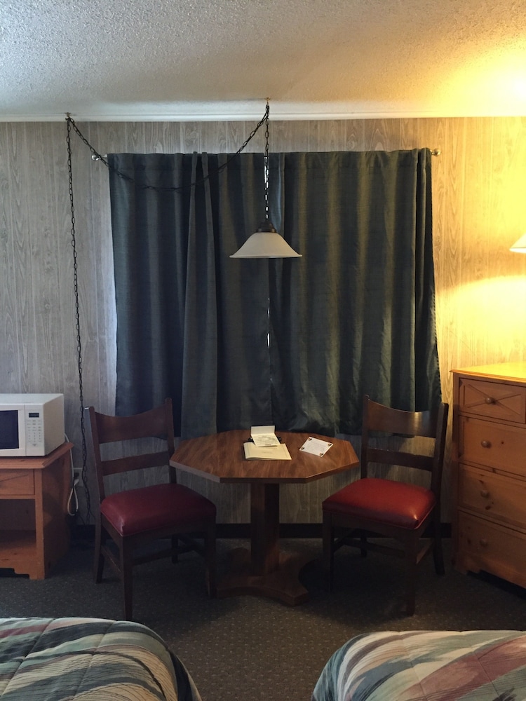 Z Bar Cabins and Motel 25/43
