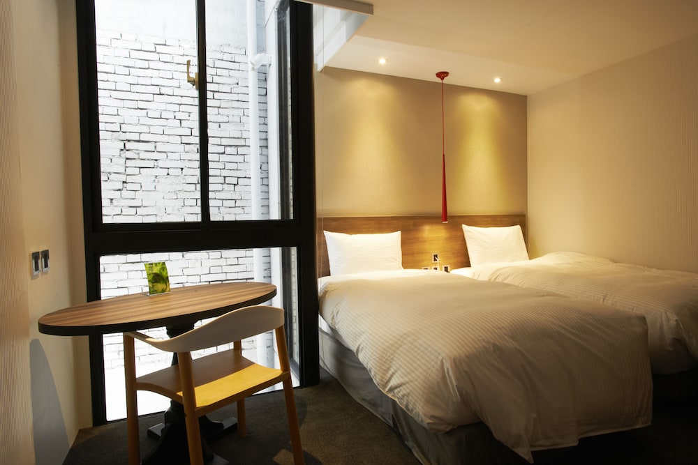 BUSINESS, TWIN BEDS
