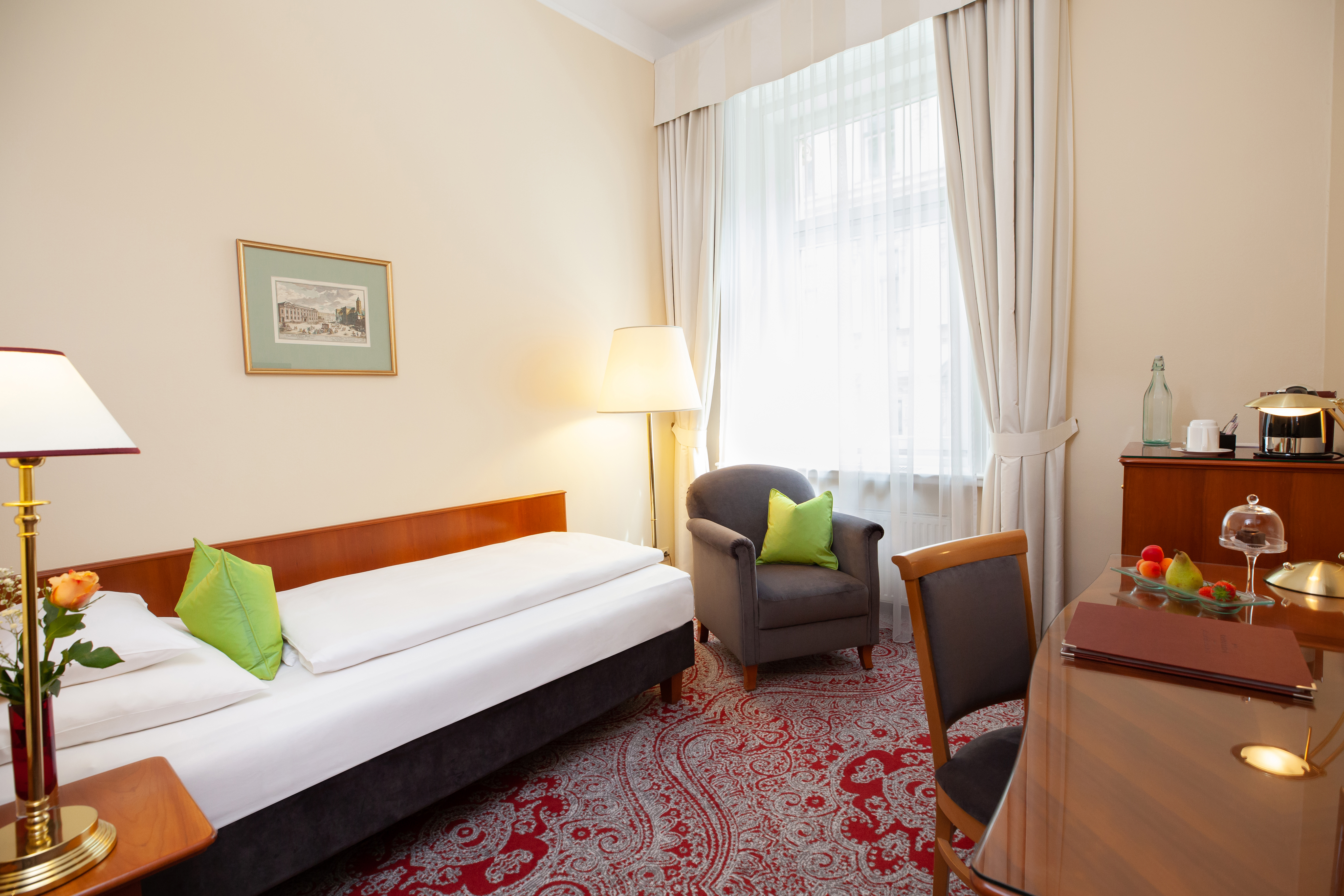 SINGLE ROOM