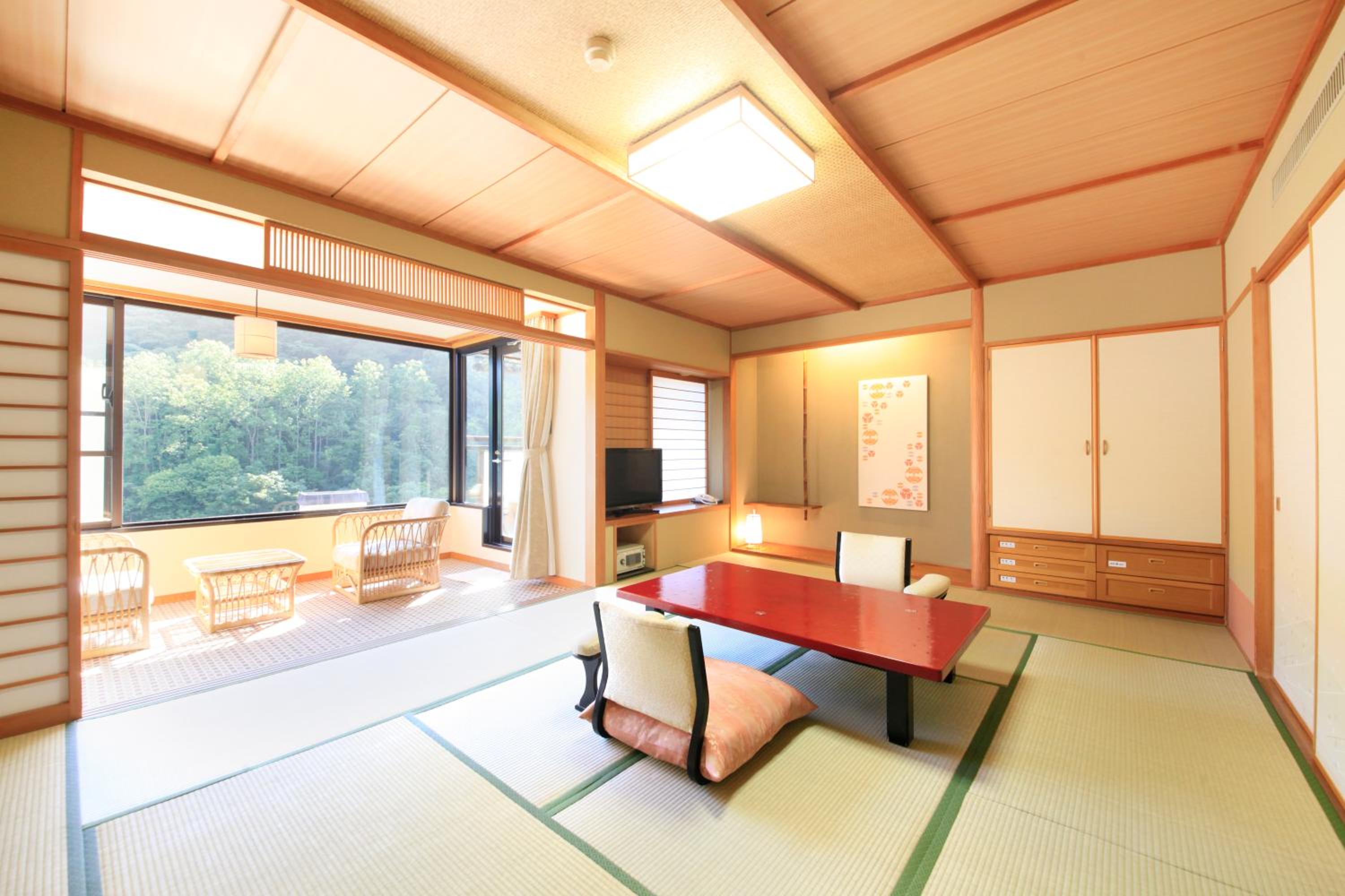 Japanese, 2 Futon Beds, Outdoor Bath