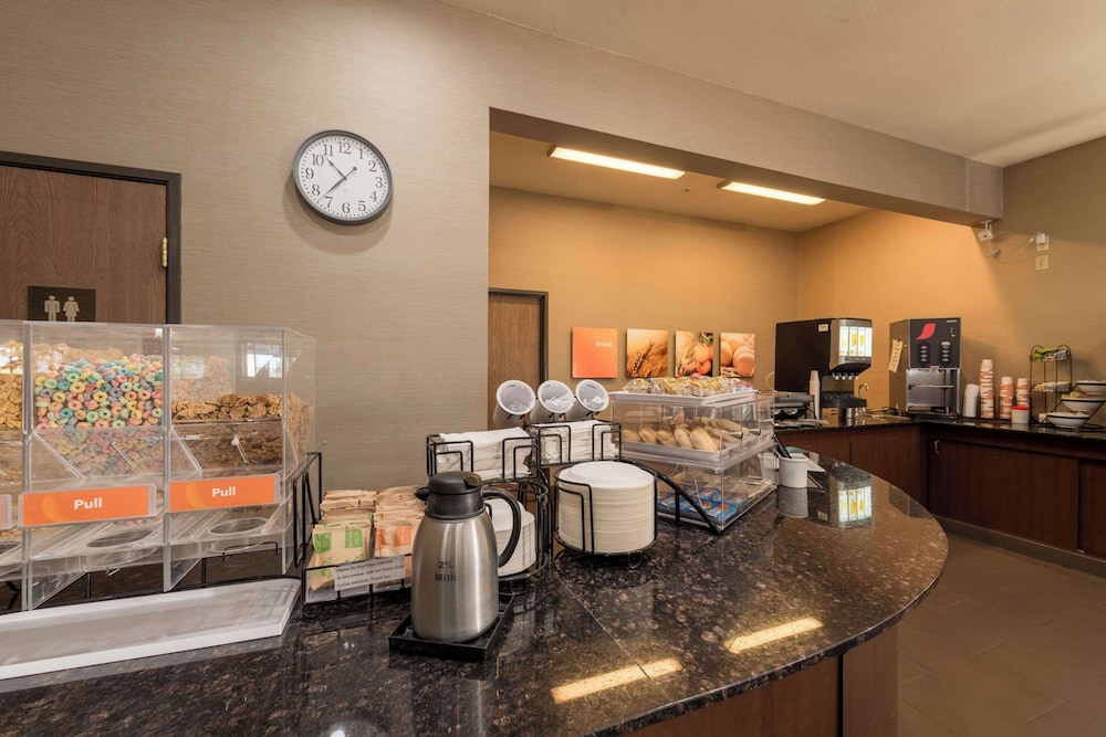 Comfort Inn Suites 48/75