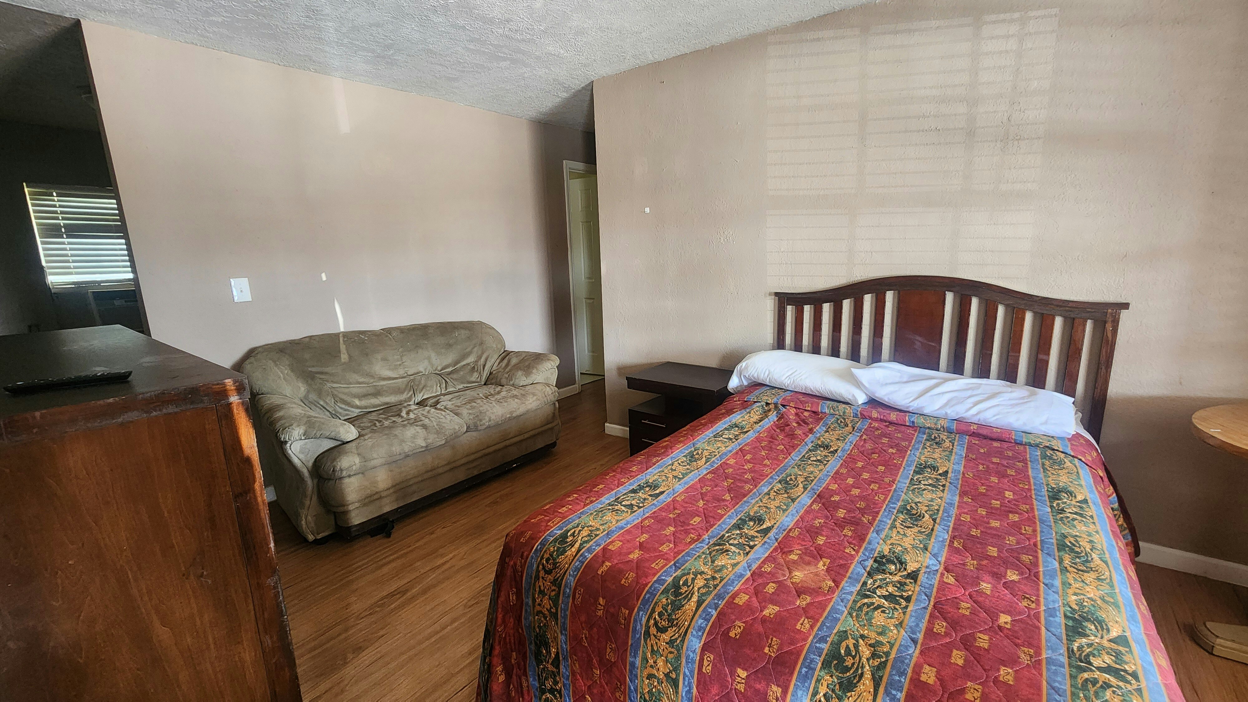 OYO Bay Inn 8/30